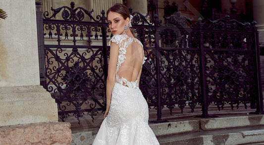 How to choose a perfect wedding dress for your body type