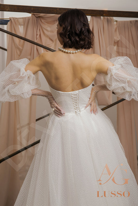 Sabrita A-line Straight across LightMilk Wedding dress