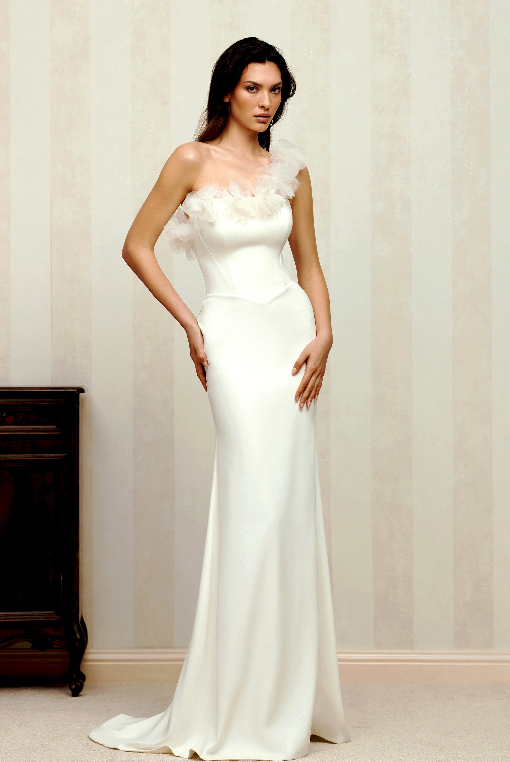 Ninette Two in one Straight across Milk Wedding dress