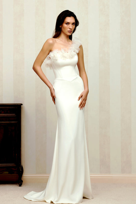 Ninette Two in one Straight across Milk Wedding dress