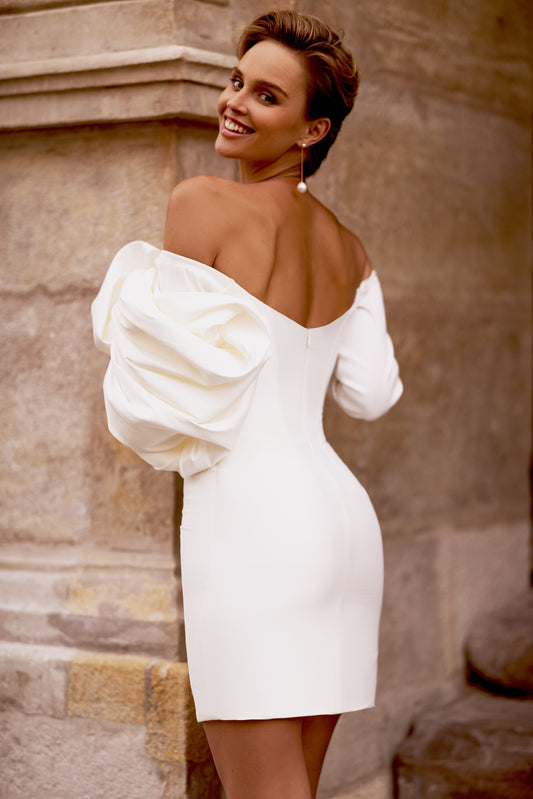 Amela Trumpet/Mermaid Straight Across Milk Wedding dress