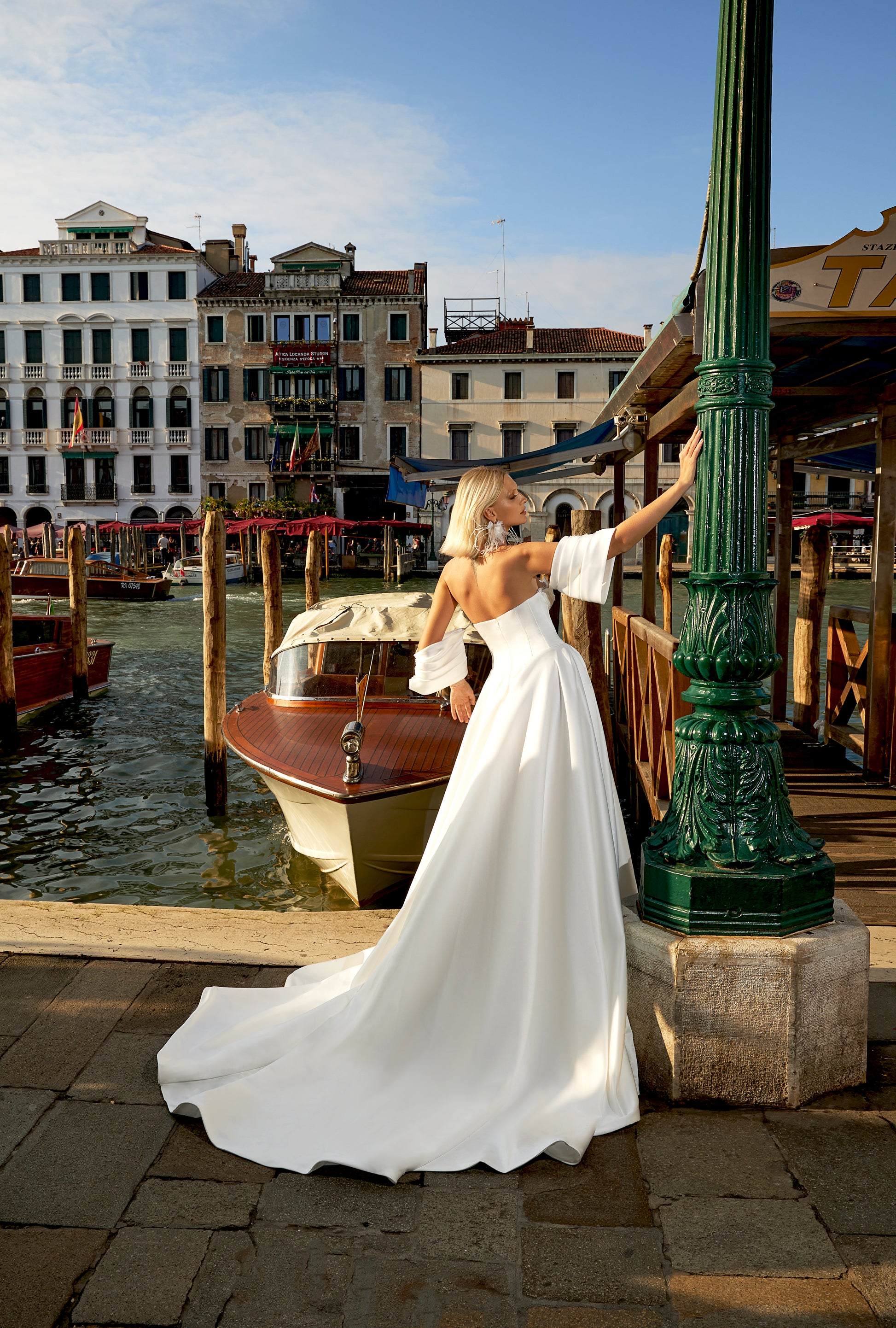 Sana A-line Sweetheart Milk Wedding dress