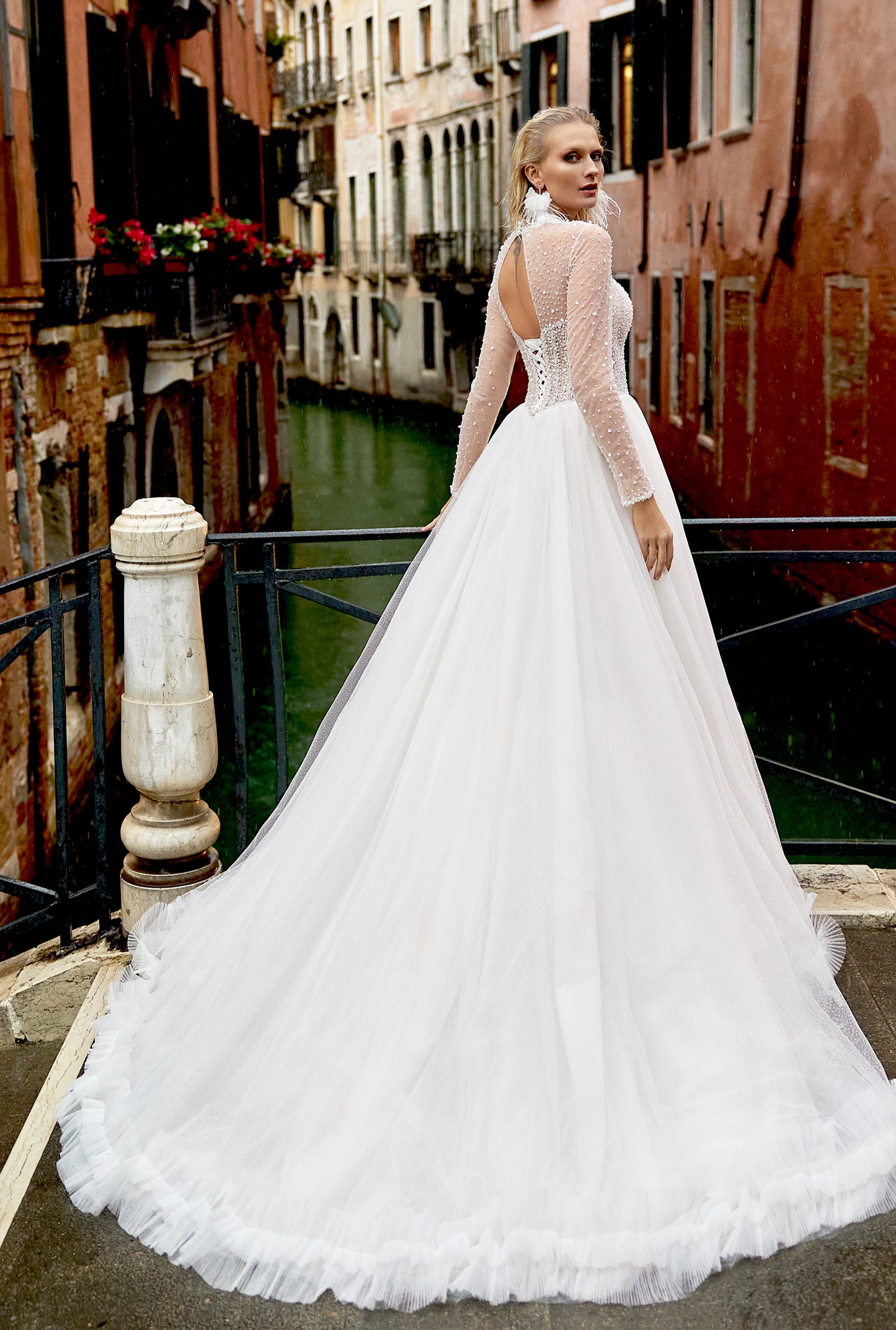 Sendra A-line High neck Milk Wedding dress