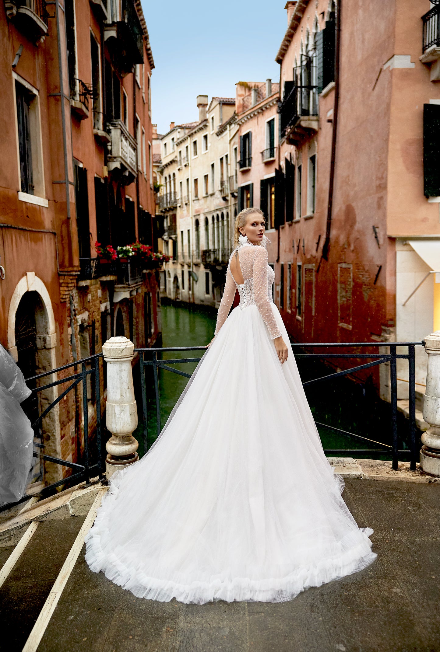 Sendra A-line High neck Milk Wedding dress