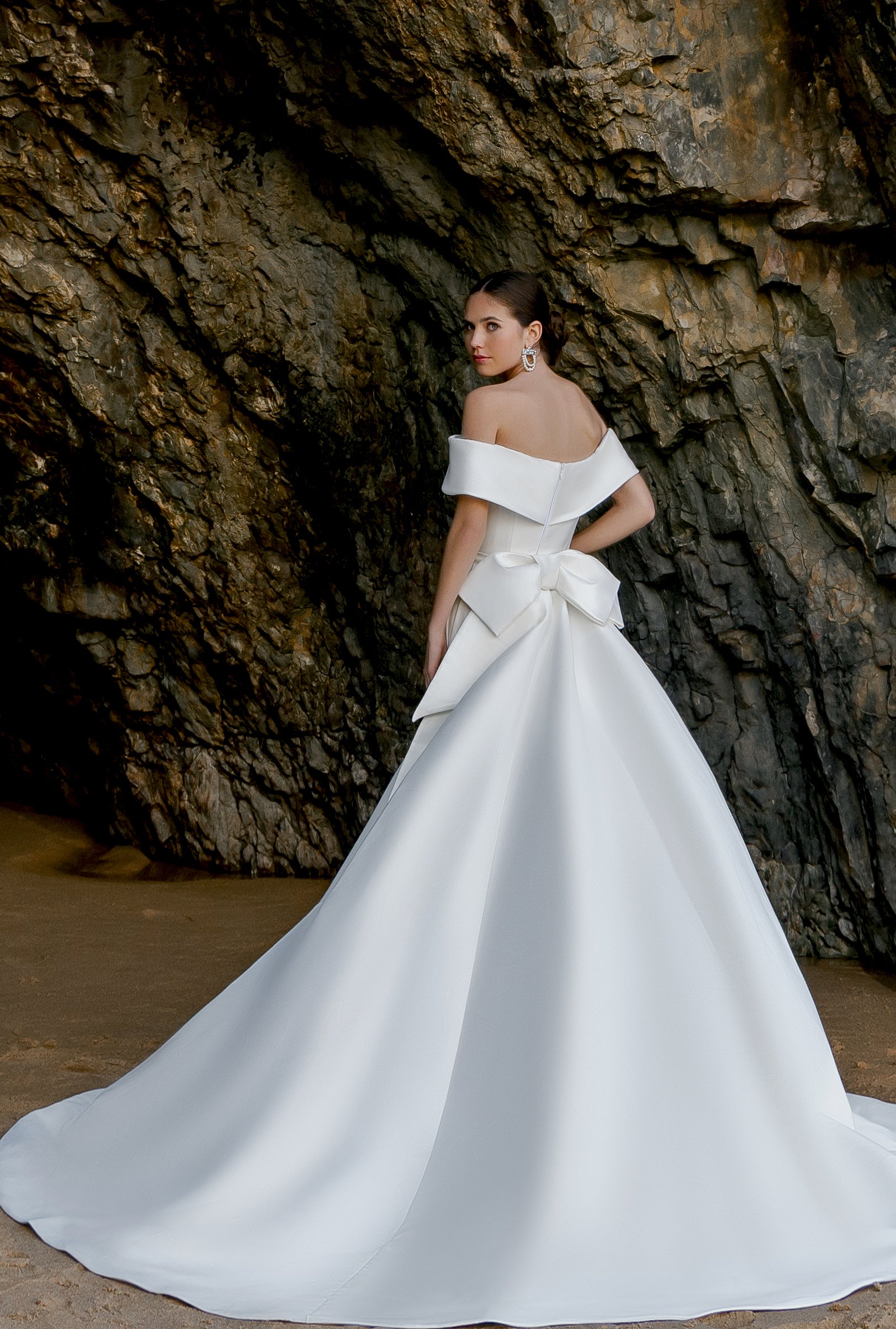 Holli Two in one Off-shoulder/Drop shoulders Milk Wedding dress