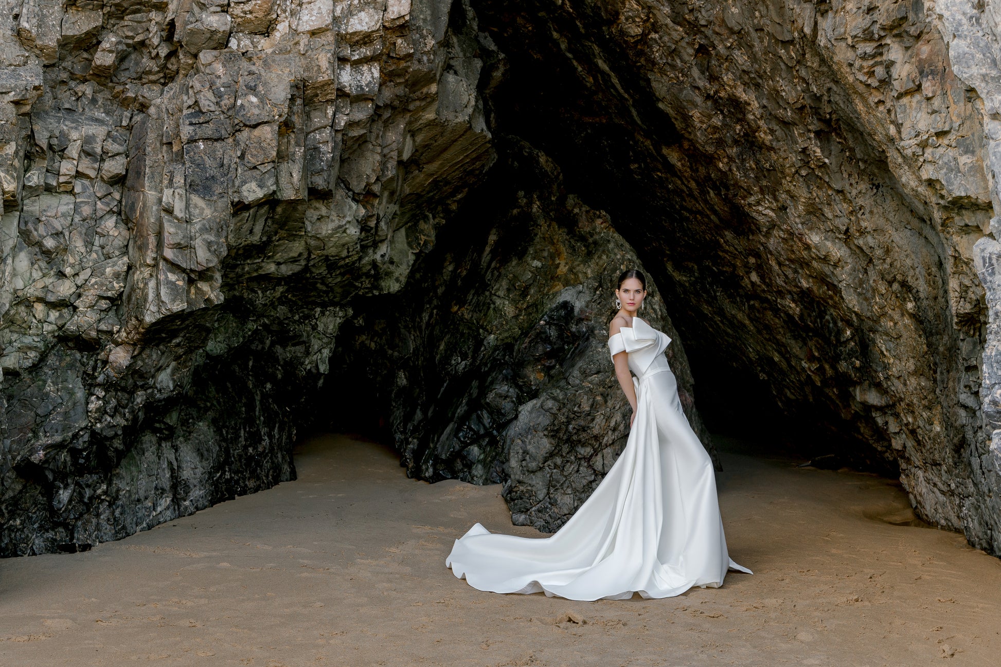 Holli Two in one Off-shoulder/Drop shoulders Milk Wedding dress