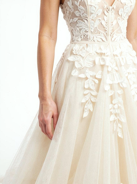 Amina Amina Deep V-neck Milk Wedding dress