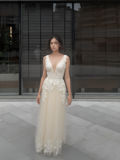 Amina Amina Deep V-neck Milk Wedding dress