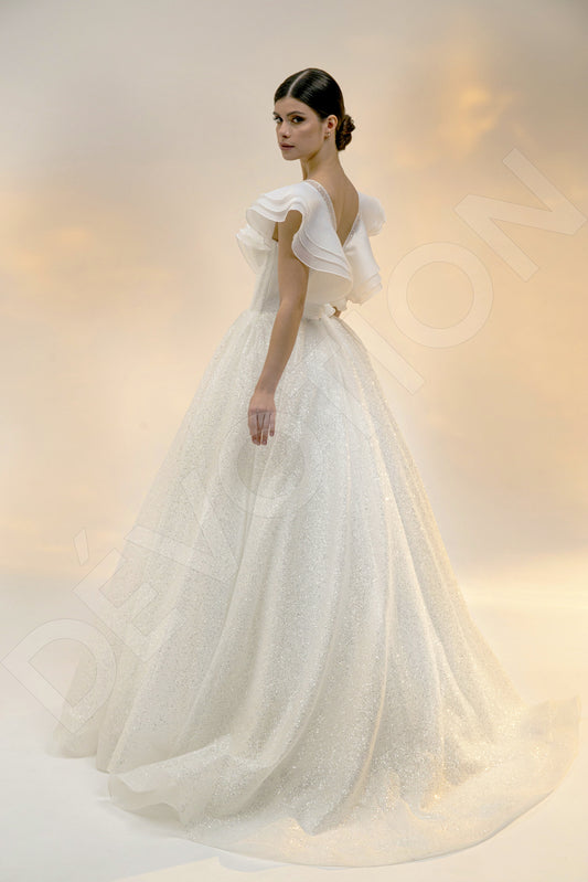 Amalisa Princess/Ball Gown V-neck Light Ivory Wedding dress