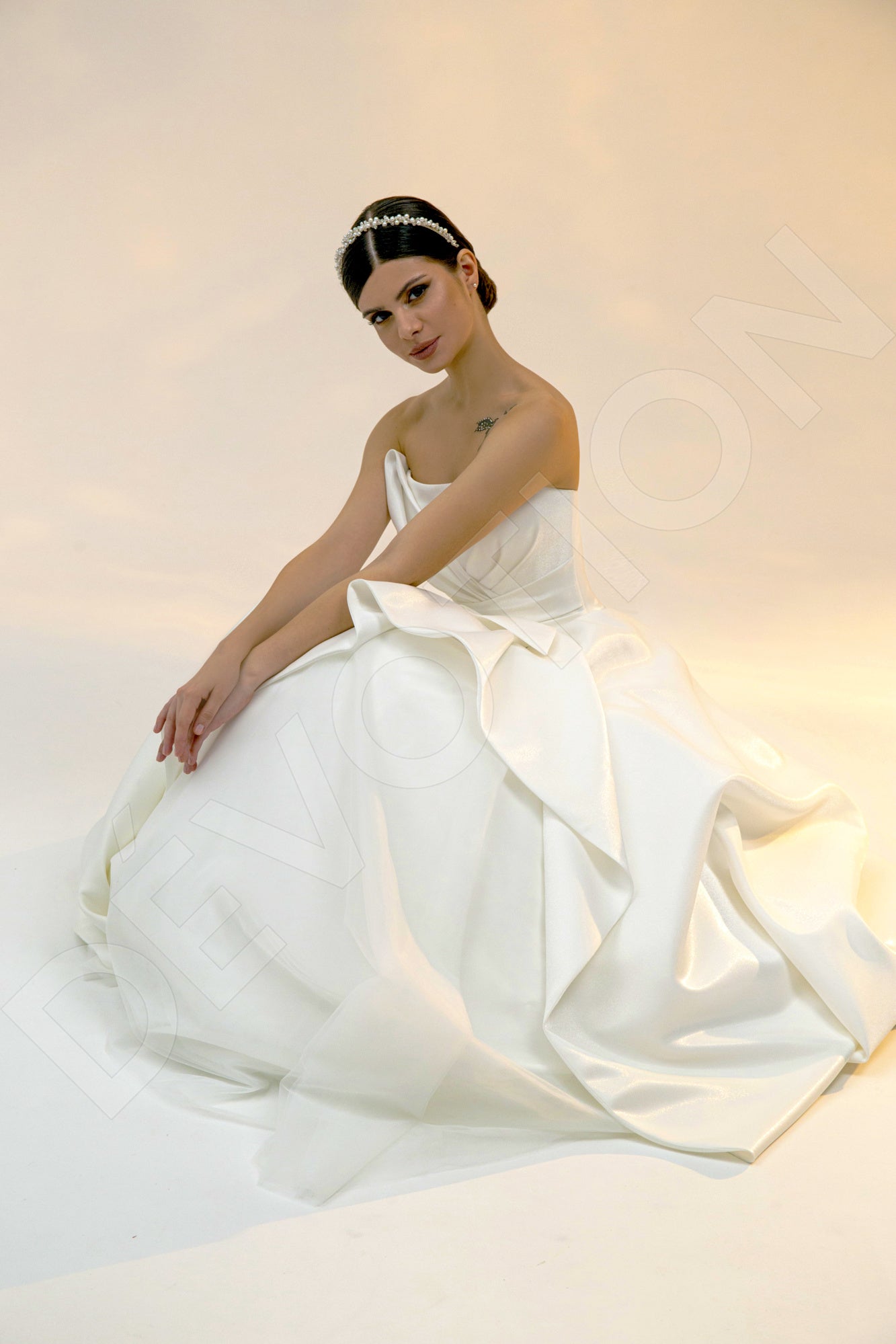 Shalla Princess/Ball Gown Straight Across Light Ivory Wedding dress