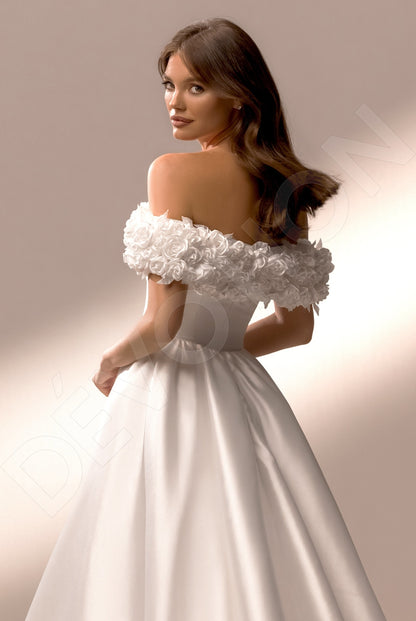 Verenia Princess/Ball Gown Off-shoulder/Drop shoulders Ivory Wedding dress