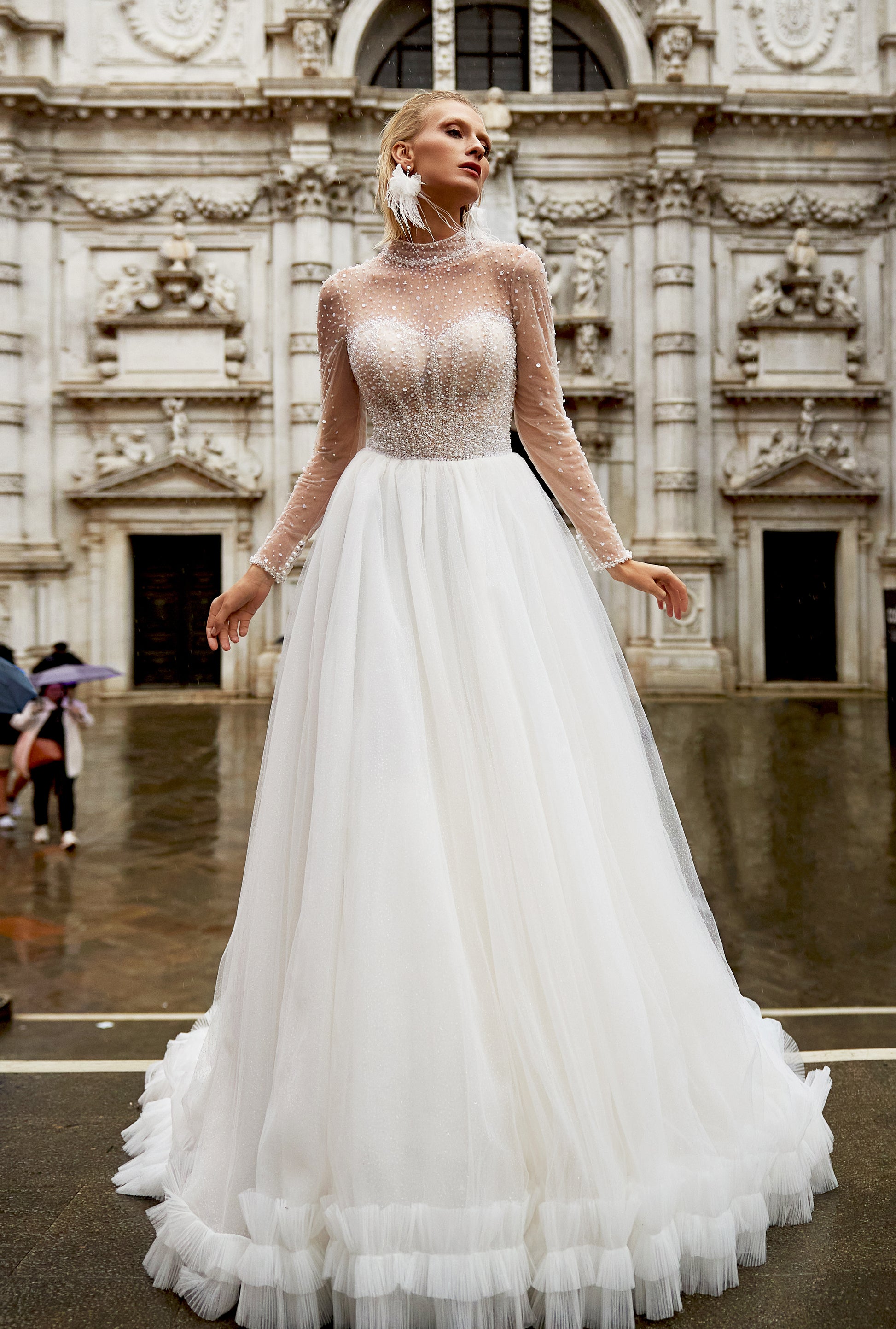 Sendra A-line High neck Milk Wedding dress