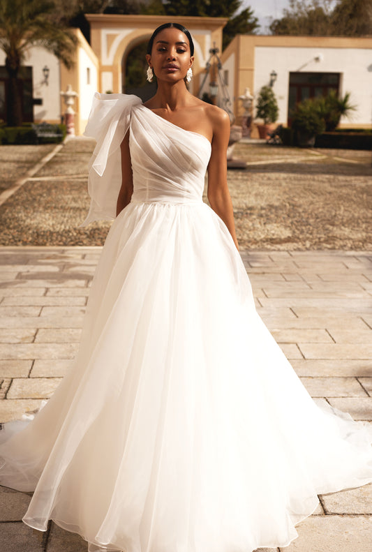 Elmira A-line Asymmetric/One Ivory Wedding dress