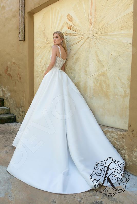 Laluna A-line Straight across Milk Wedding dress