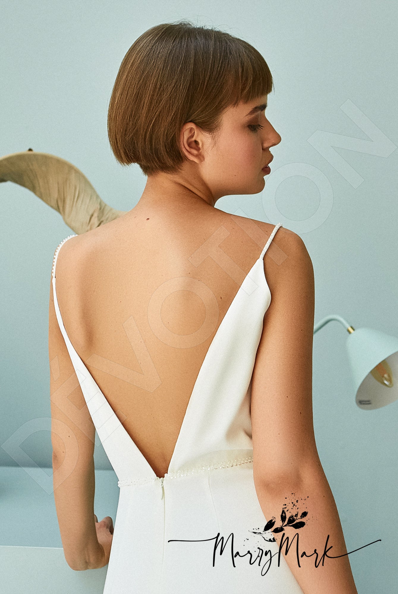 Djuta Trumpet/Mermaid V-neck Milk Wedding dress