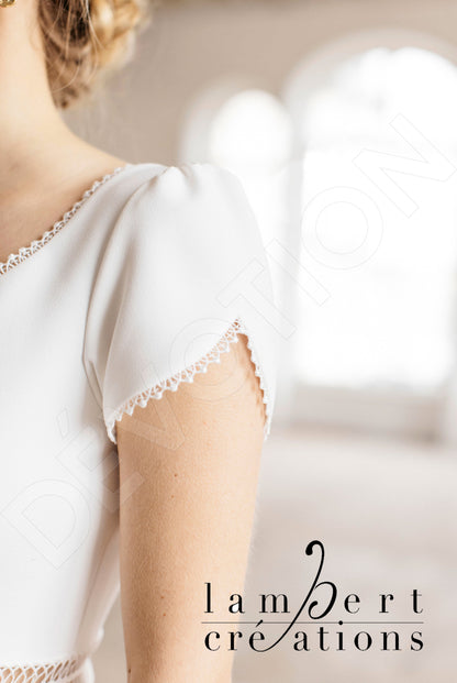 Embruns Open back A-line Short/ Cap sleeve Wedding Dress 6