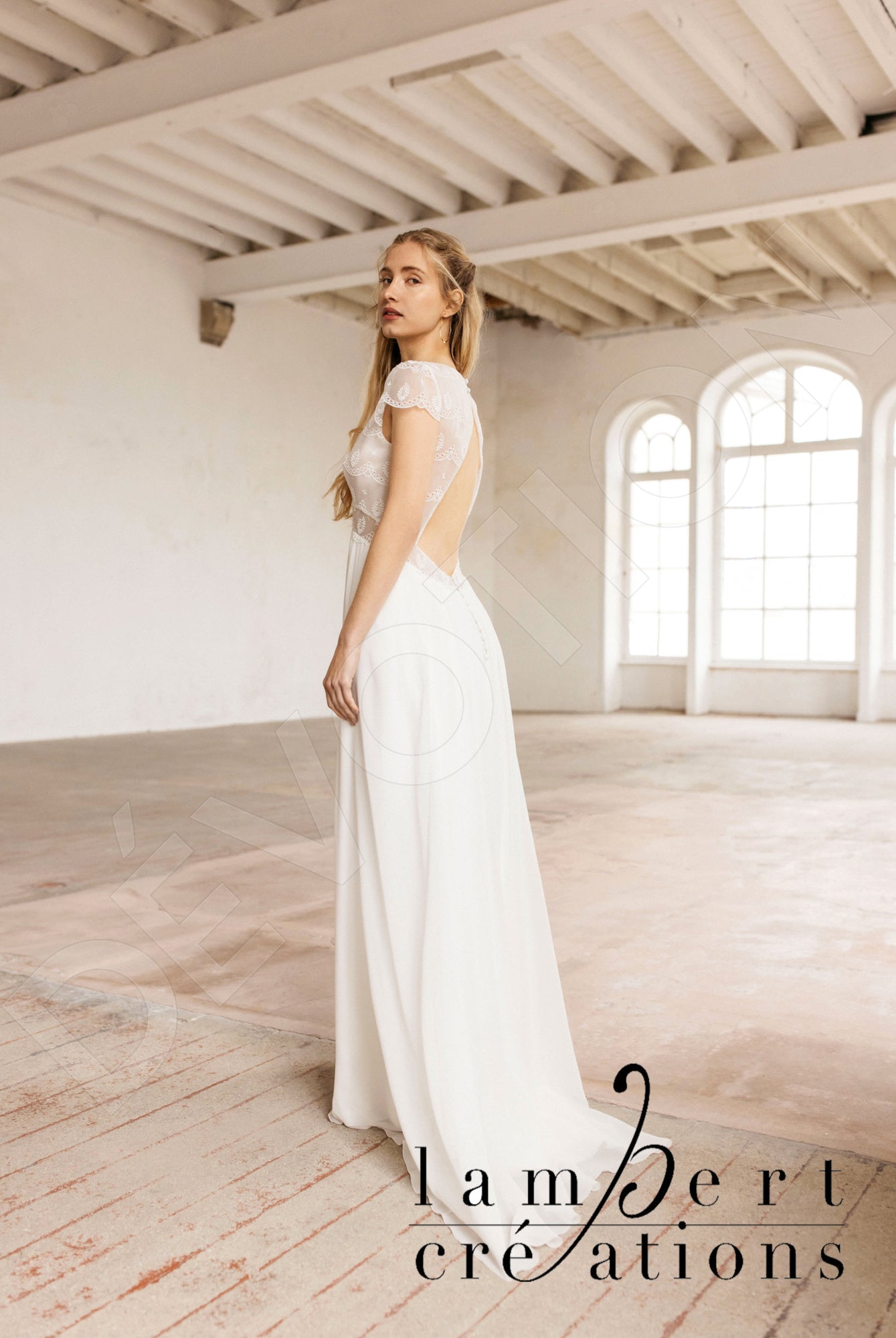 Nymphe A-line V-neck Ivory Wedding dress