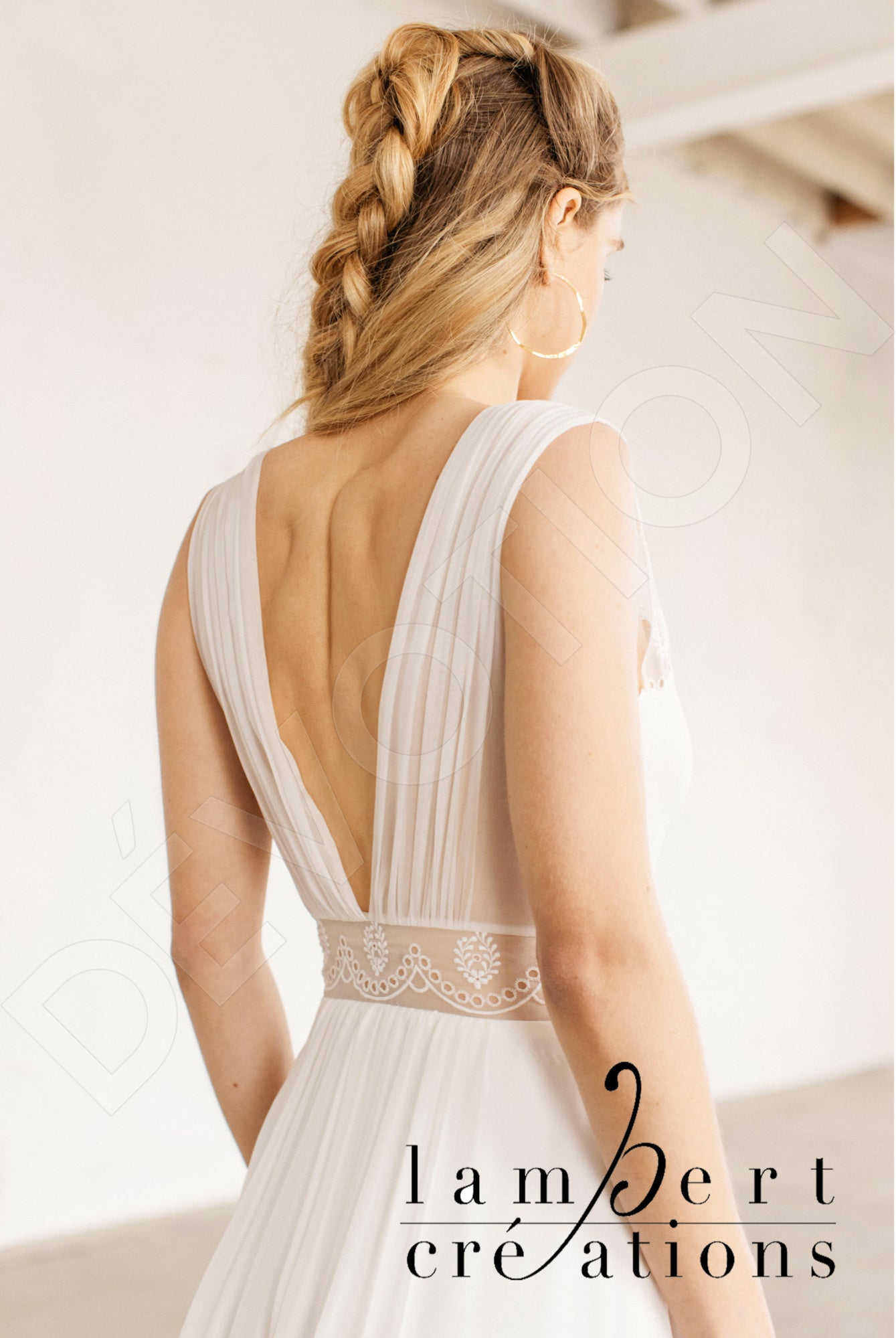 Oural A-line V-neck Ivory Wedding dress