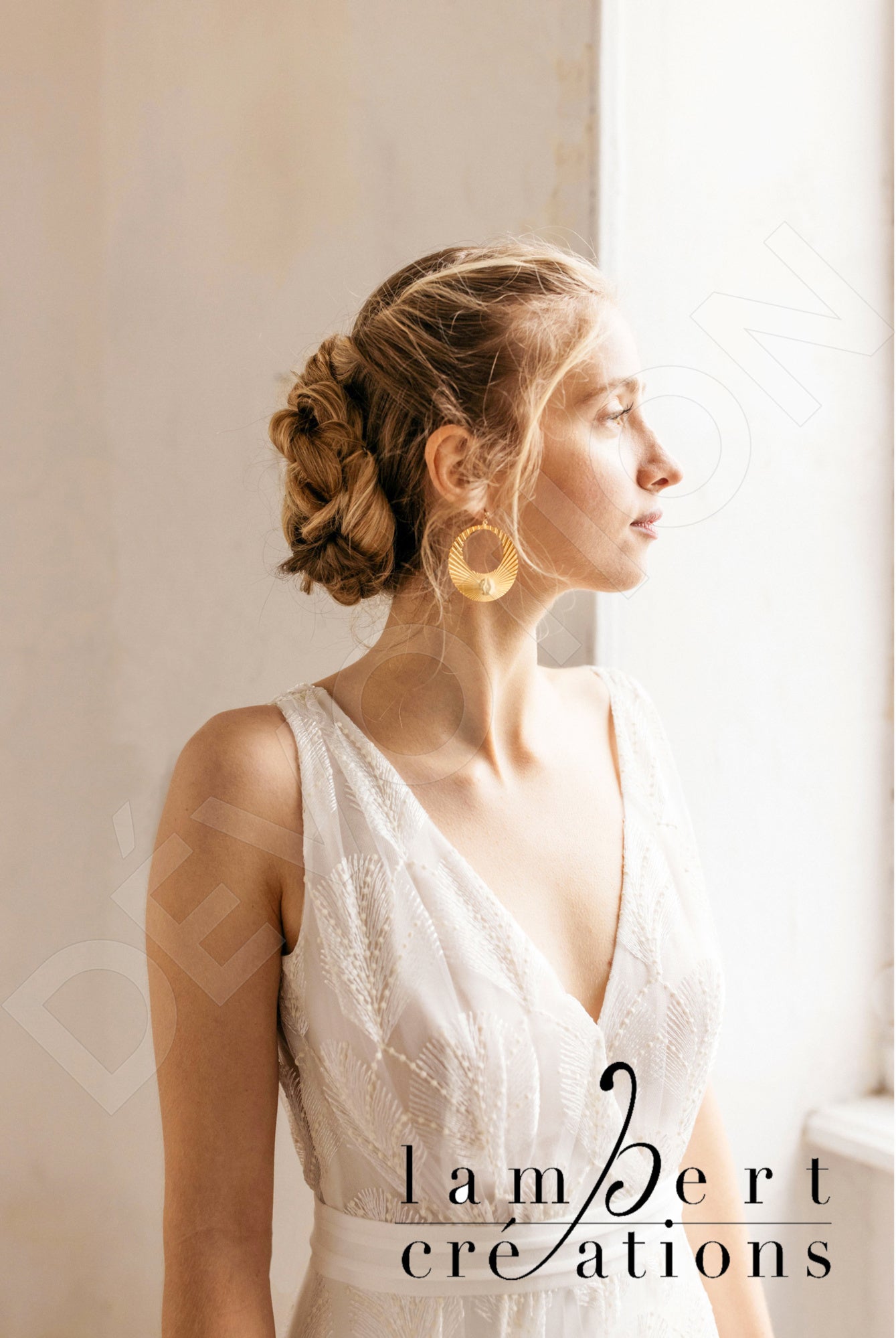 Plume A-line V-neck Ivory Wedding dress