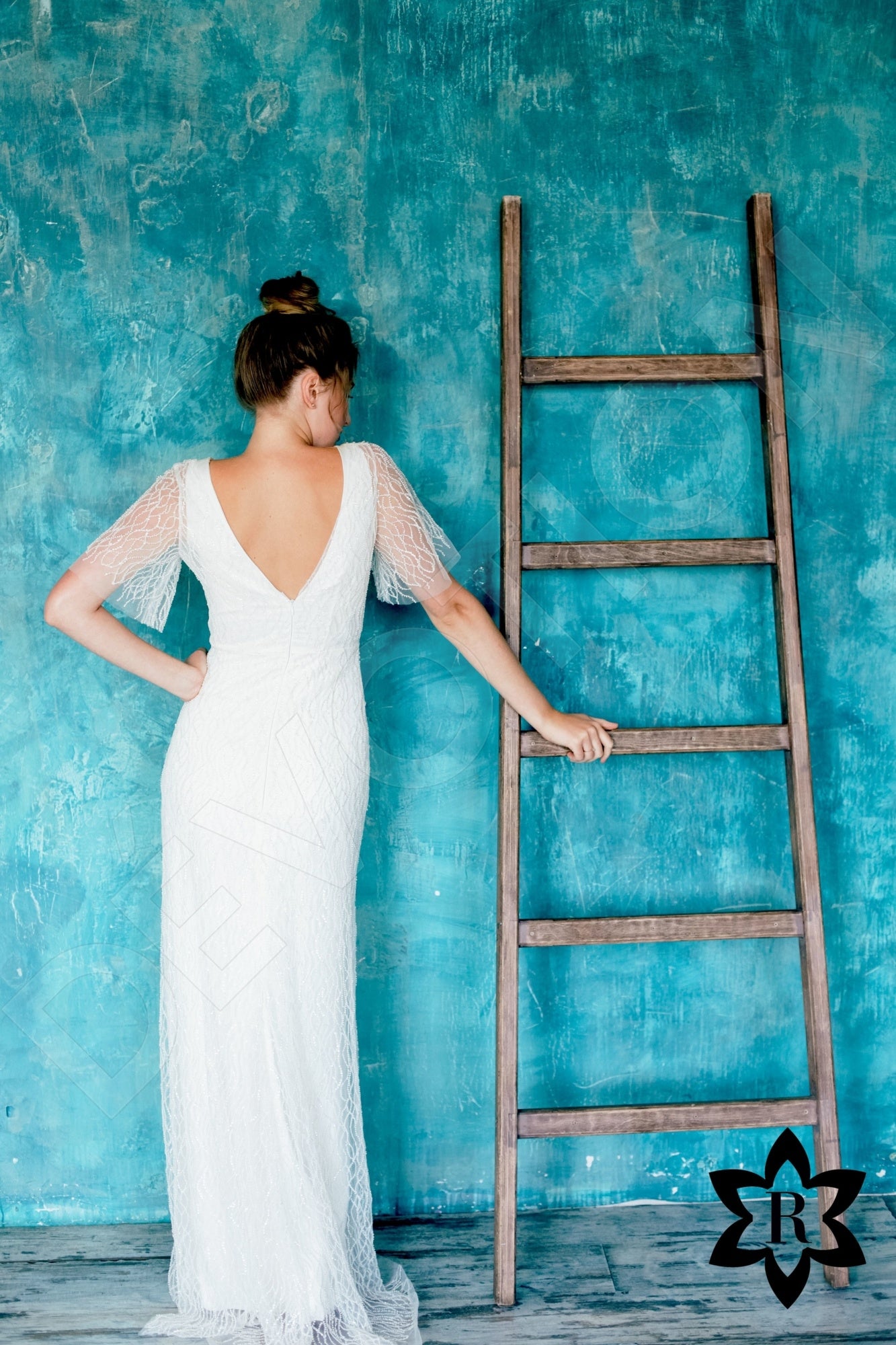 Hadariela Sheath/Column V-neck Ivory Wedding dress