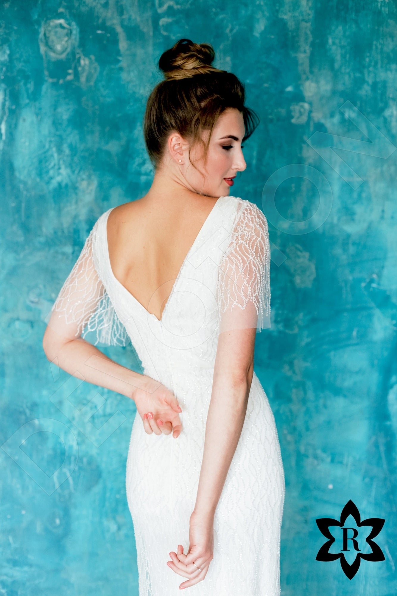 Hadariela Sheath/Column V-neck Ivory Wedding dress