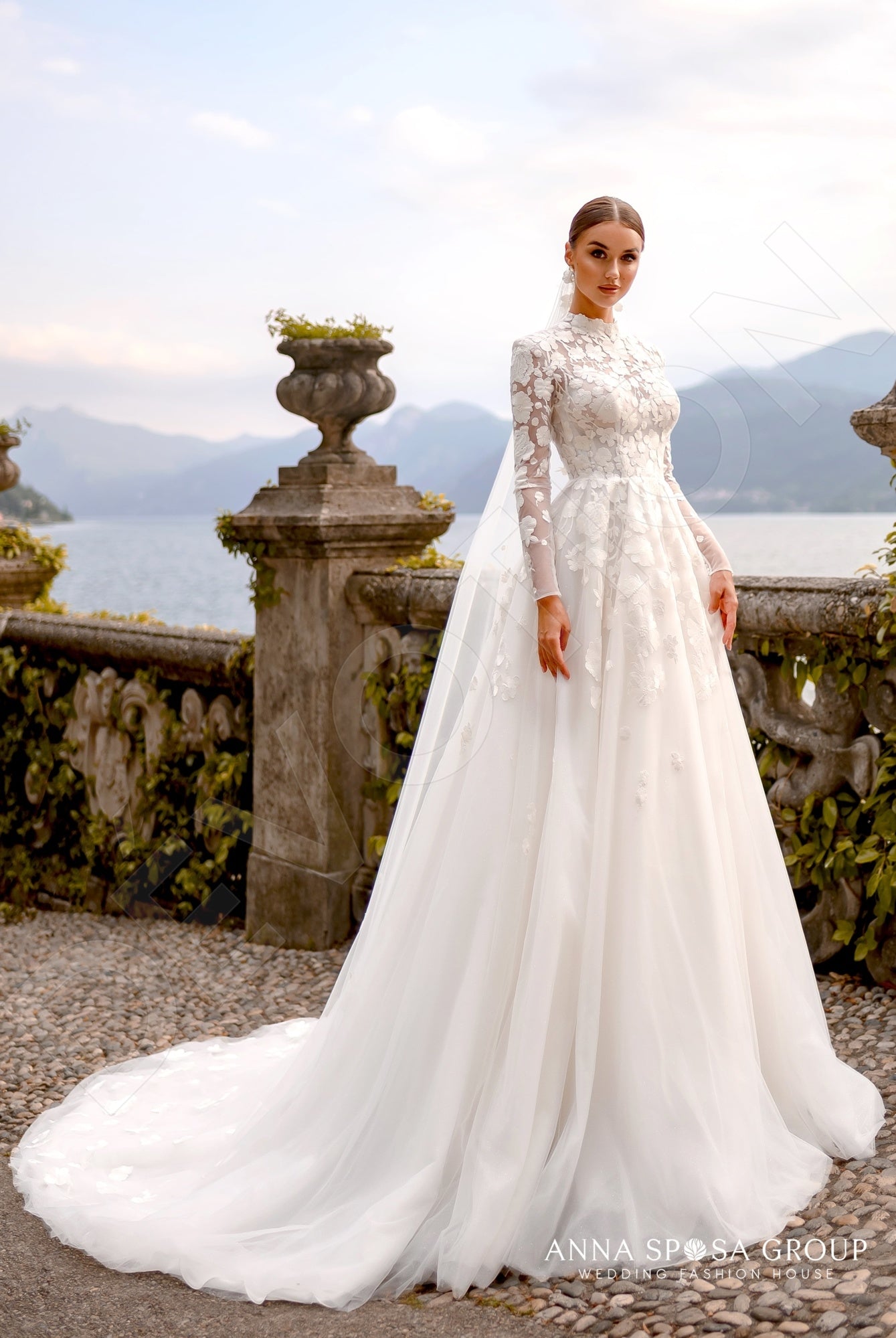 Arwen A-line High neck Milk Wedding dress