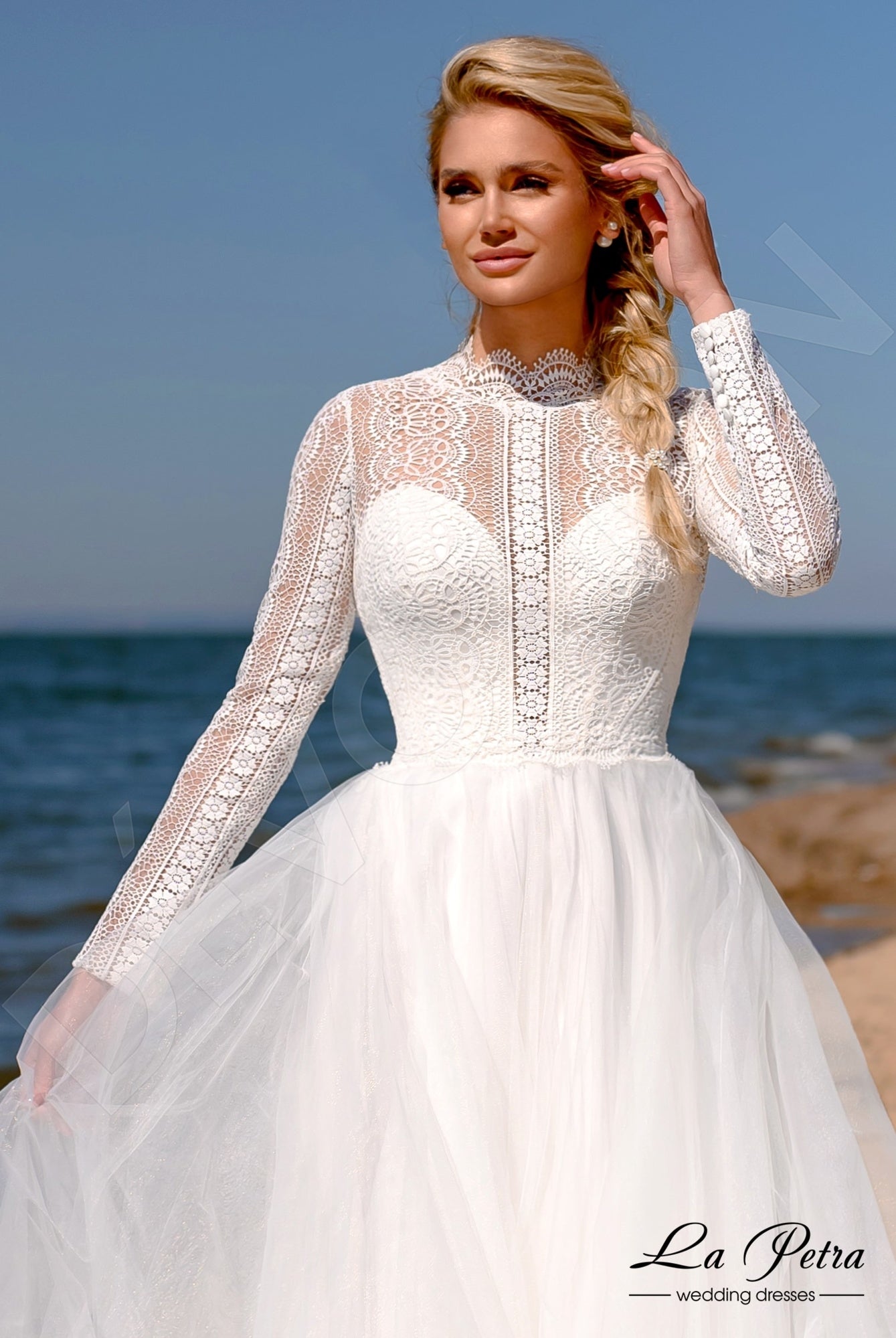 Lorelei A-line High neck Milk Wedding dress