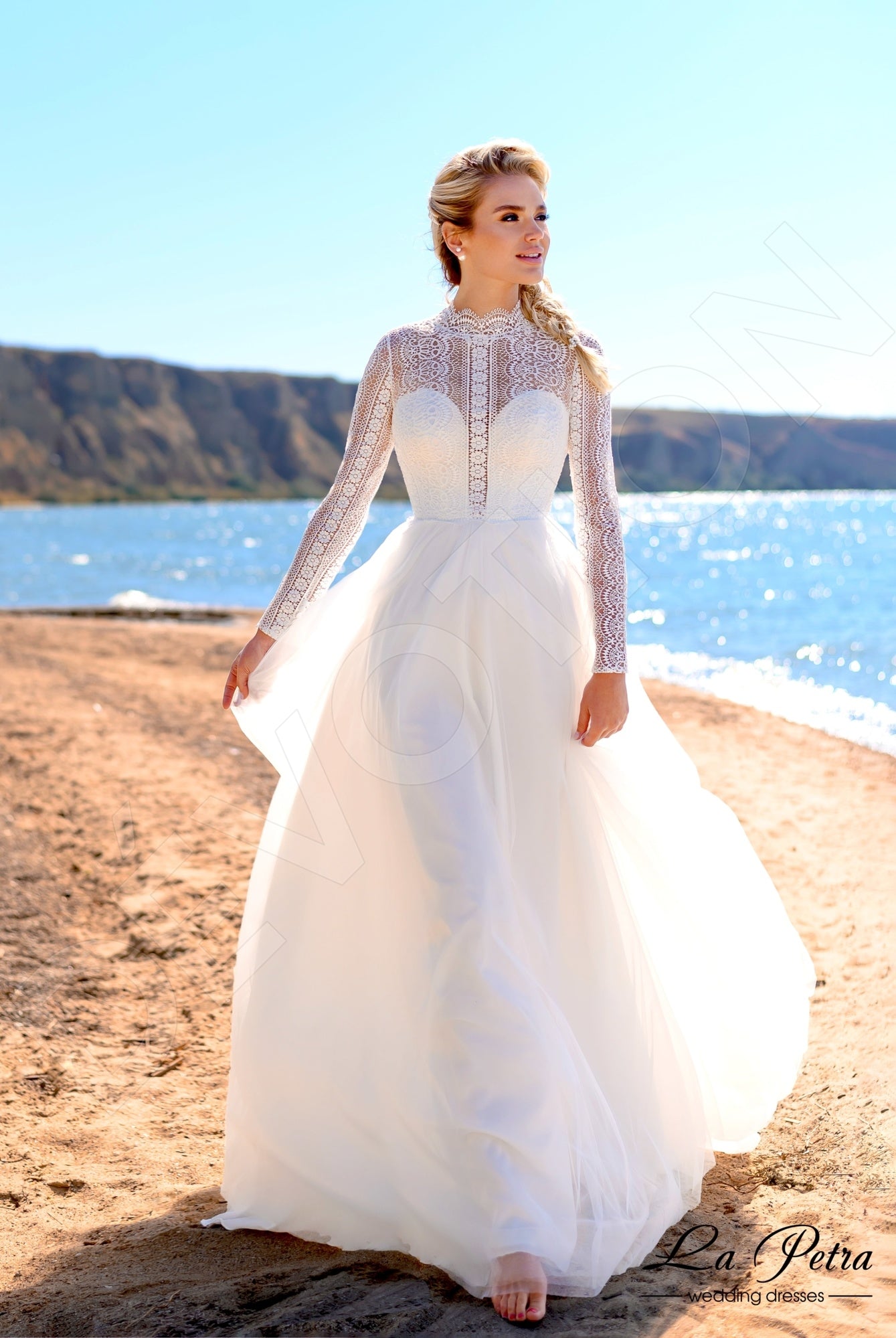 Lorelei A-line High neck Milk Wedding dress