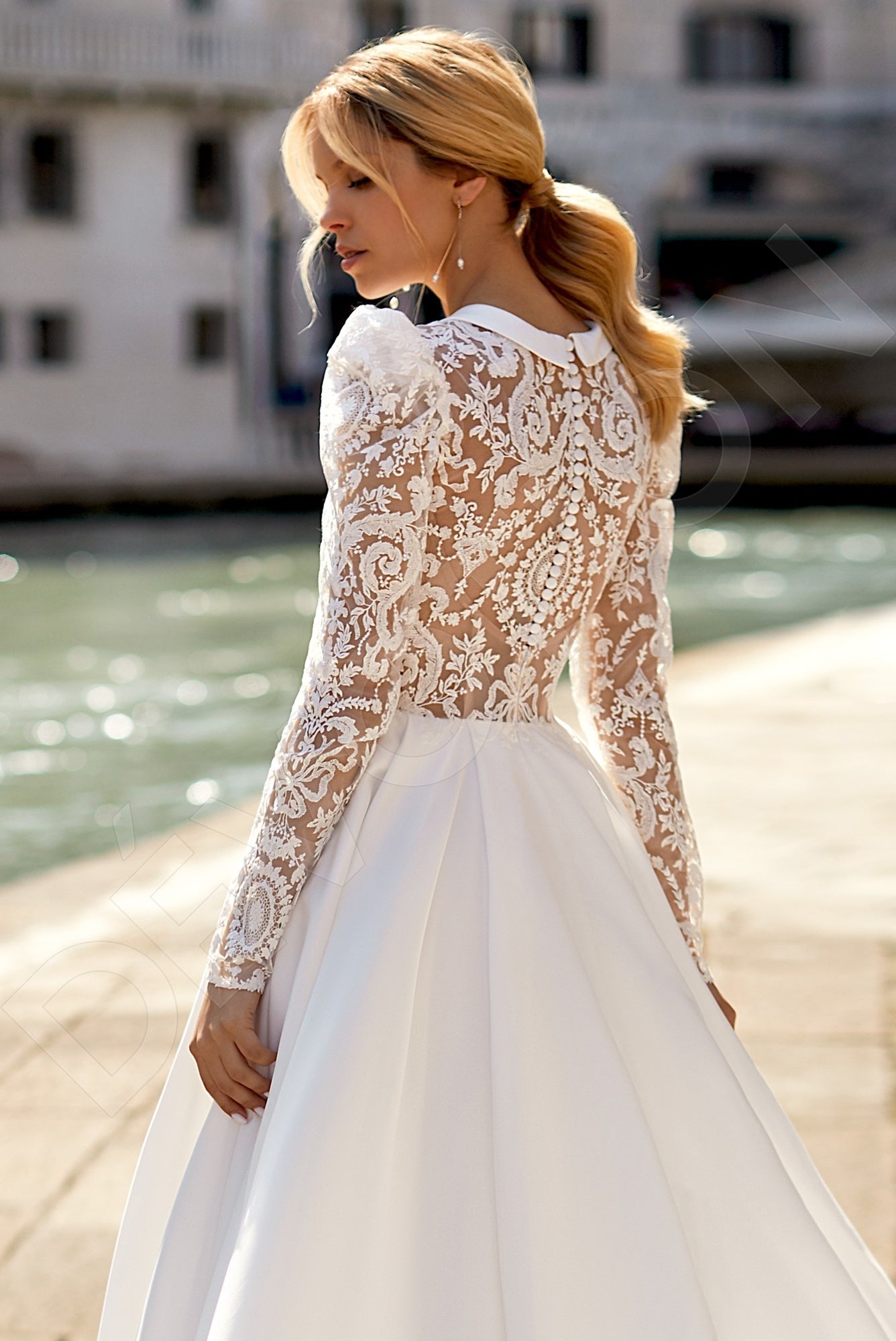 Seya A-line Deep V-neck Ivory Wedding dress 3