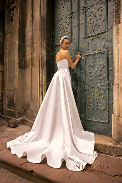 Dervia A-line Straight across Milk Wedding dress