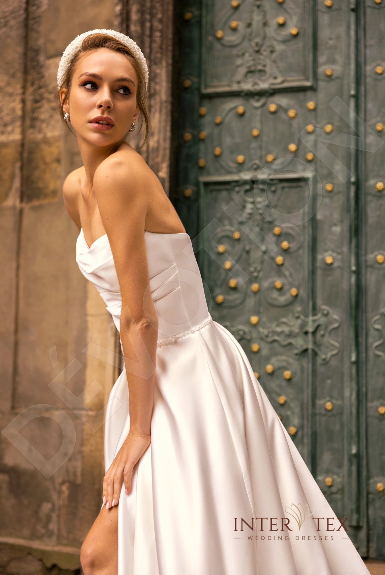Dervia A-line Straight across Milk Wedding dress