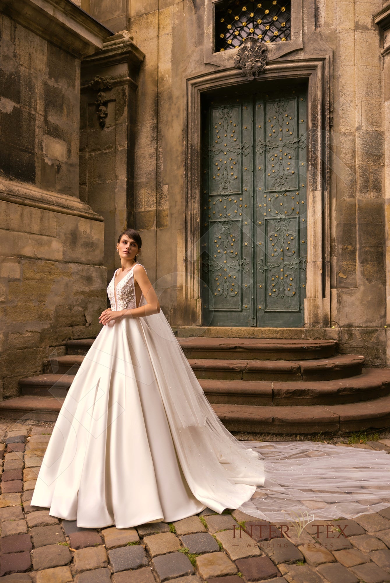 Ide A-line Deep V-neck Milk Wedding dress