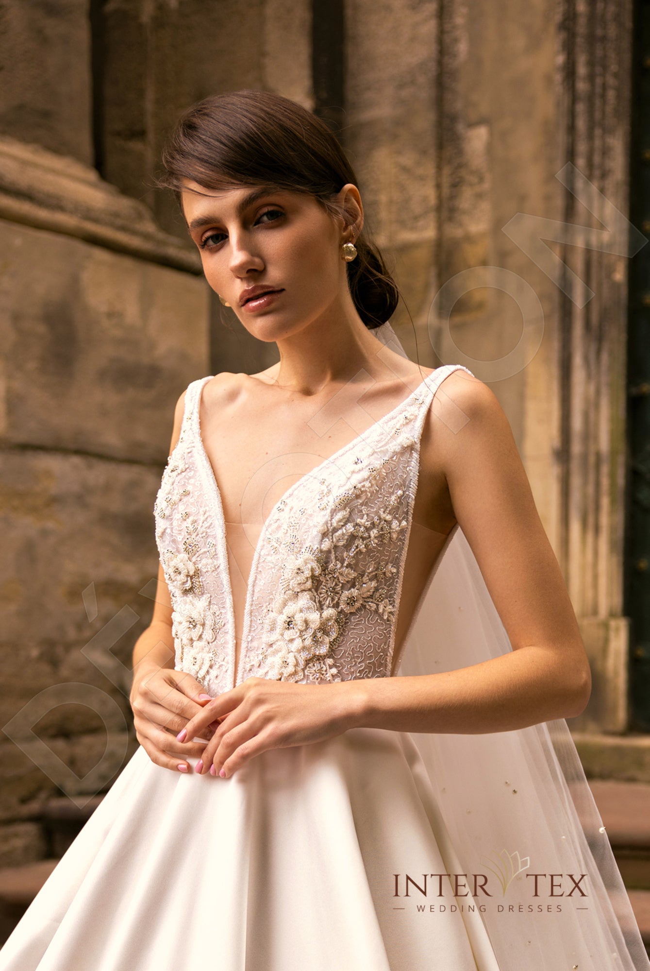 Ide A-line Deep V-neck Milk Wedding dress