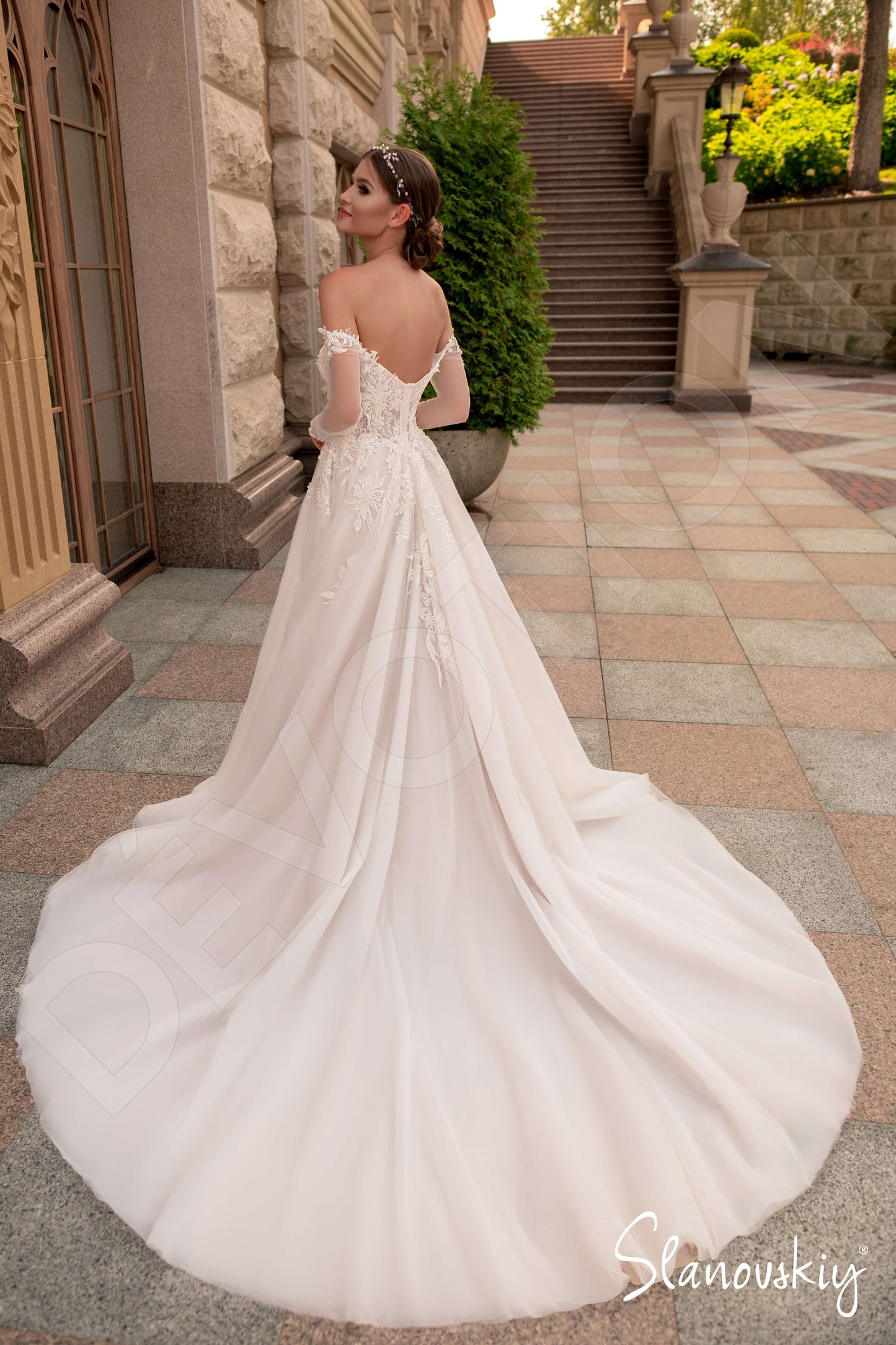 Alienor Open back A-line Long sleeve Wedding Dress Back
