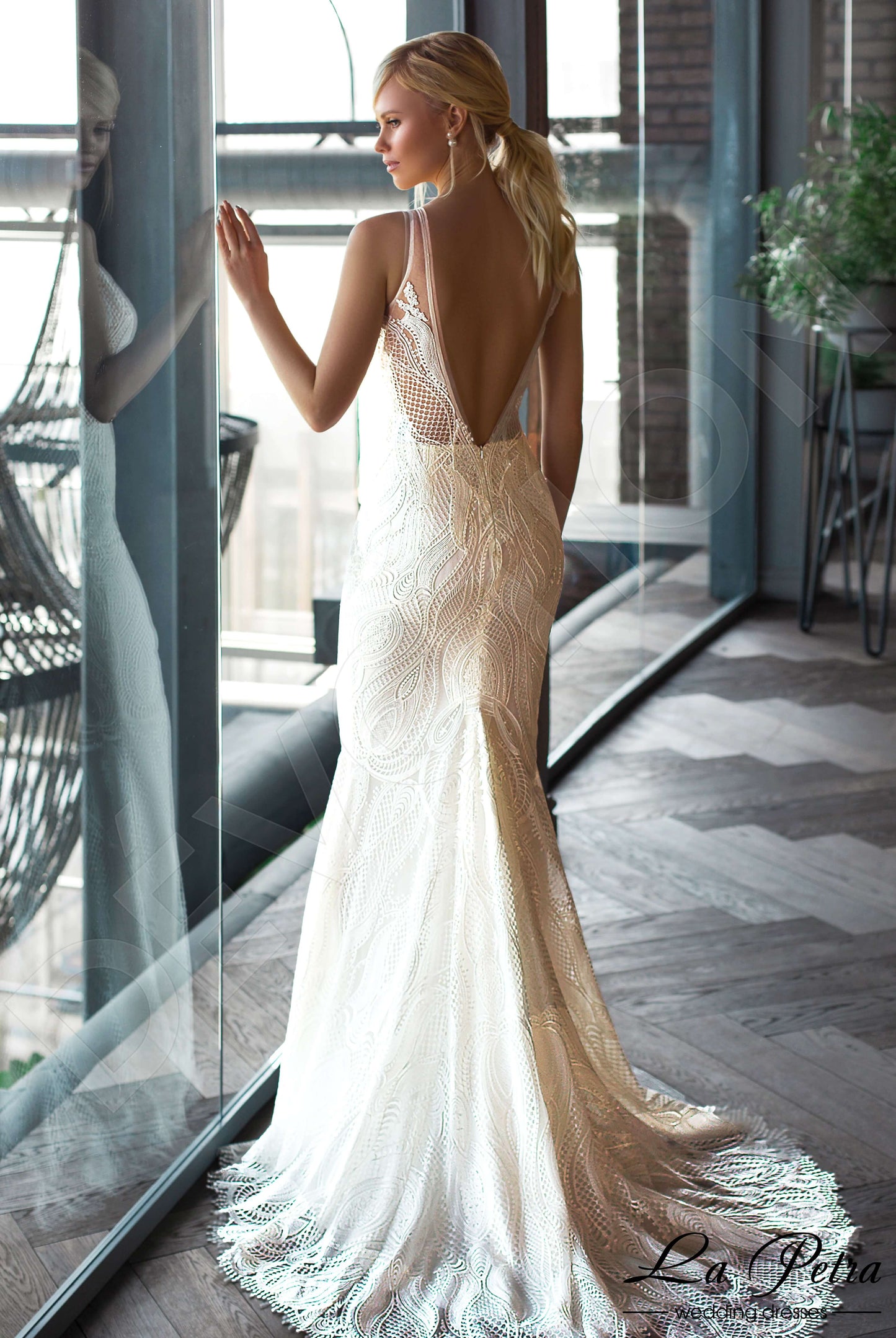 Altina Open back Sheath/Column Sleeveless Wedding Dress Back