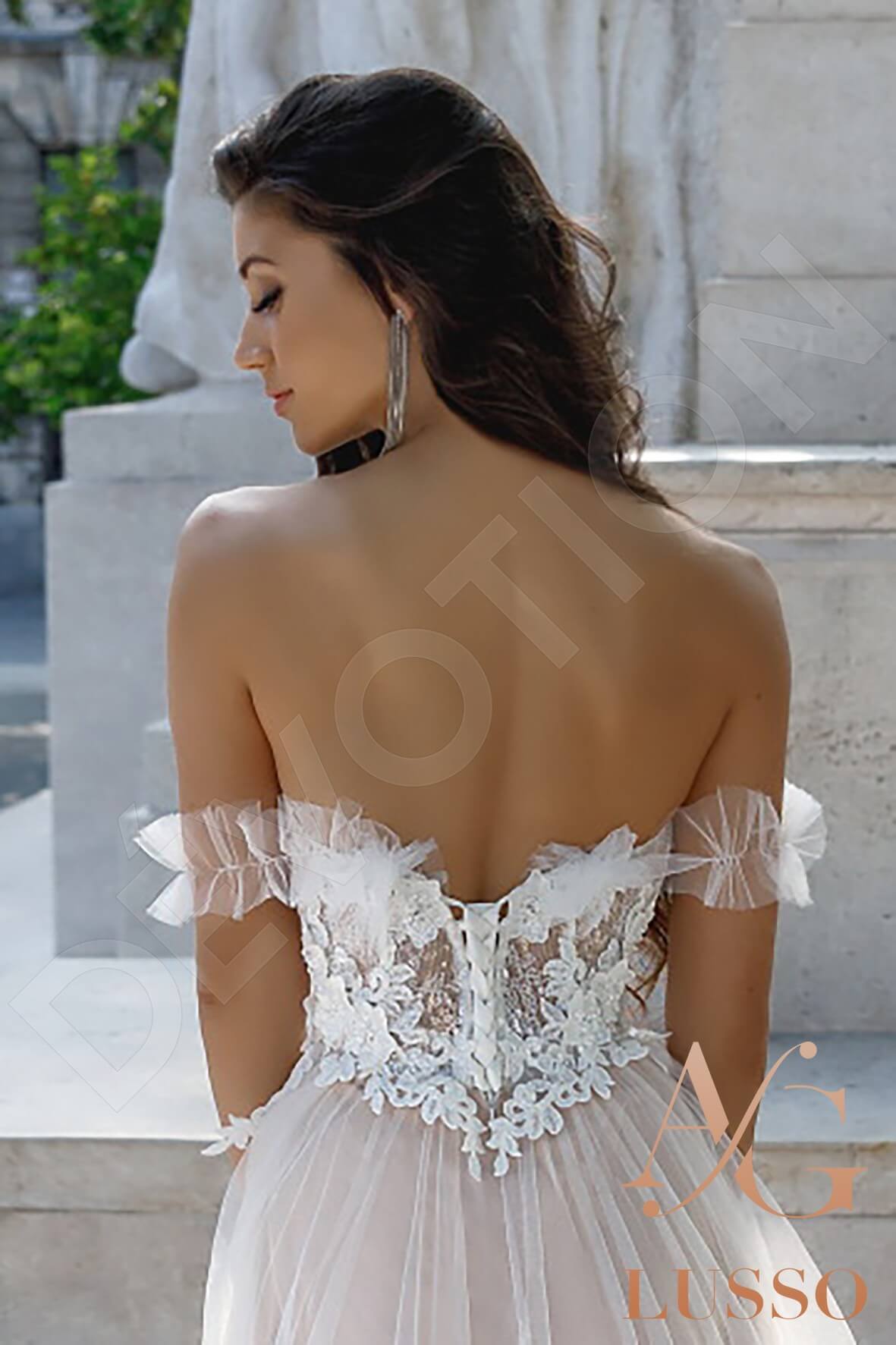 Verena A-line Off-shoulder/Drop shoulders Ivory Carne Wedding dress